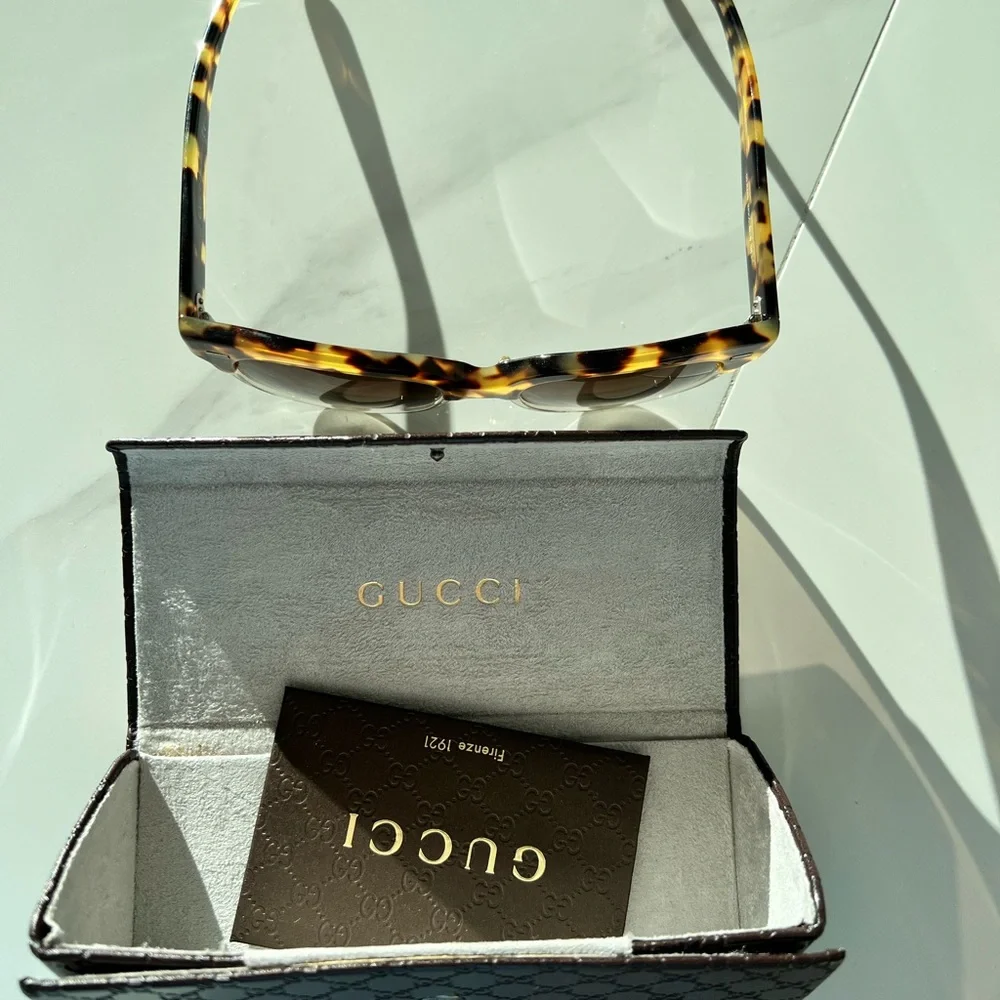 Gucci authentic sunglasses - Picture 2 of 8
